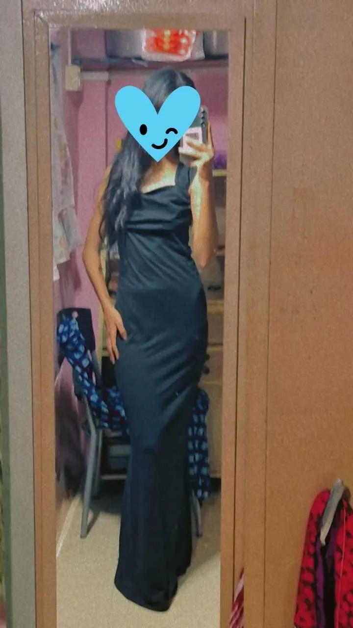 Black Solid Fishtail Maxi Dress - NEWME