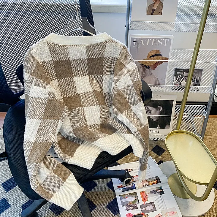 Oversized Checkered Sweater - Image 4