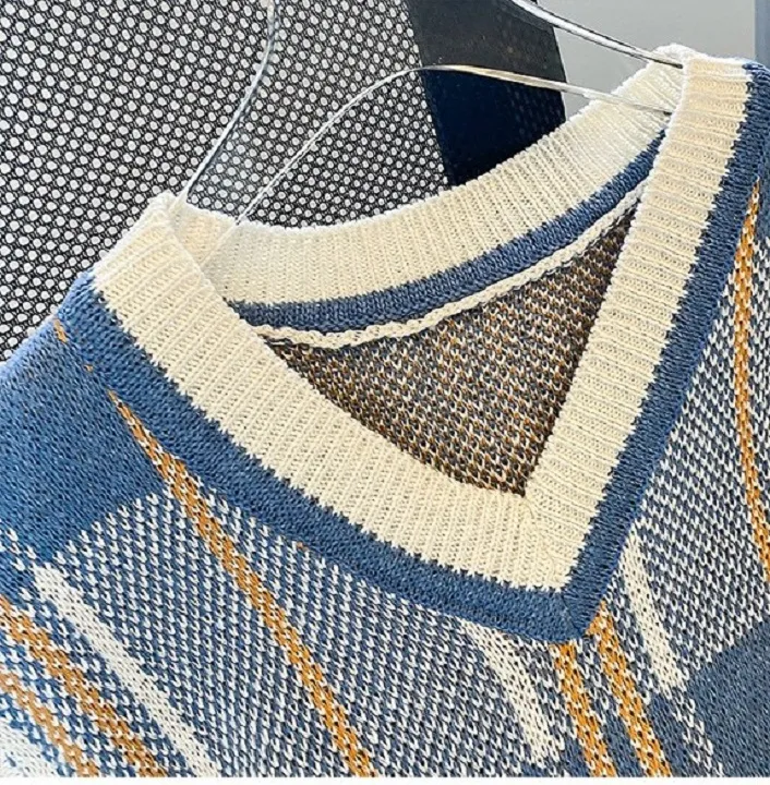 Oversized Checkered Sweater - Image 3