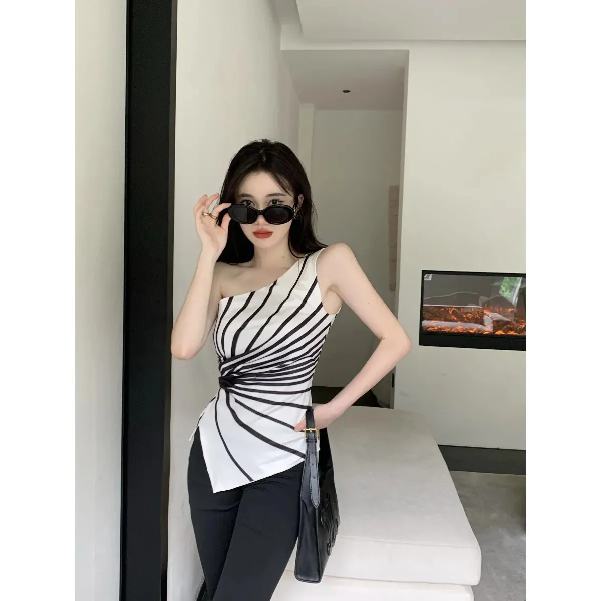 Nana ribbon oneshoulder tops andmary（One Shoulder Short