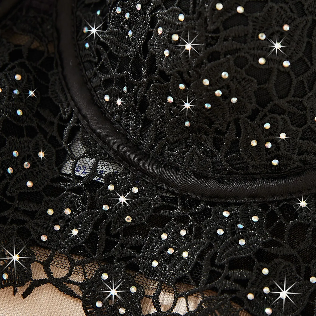 Black Lace wired back closure Full-Coverage Bralette - Image 2