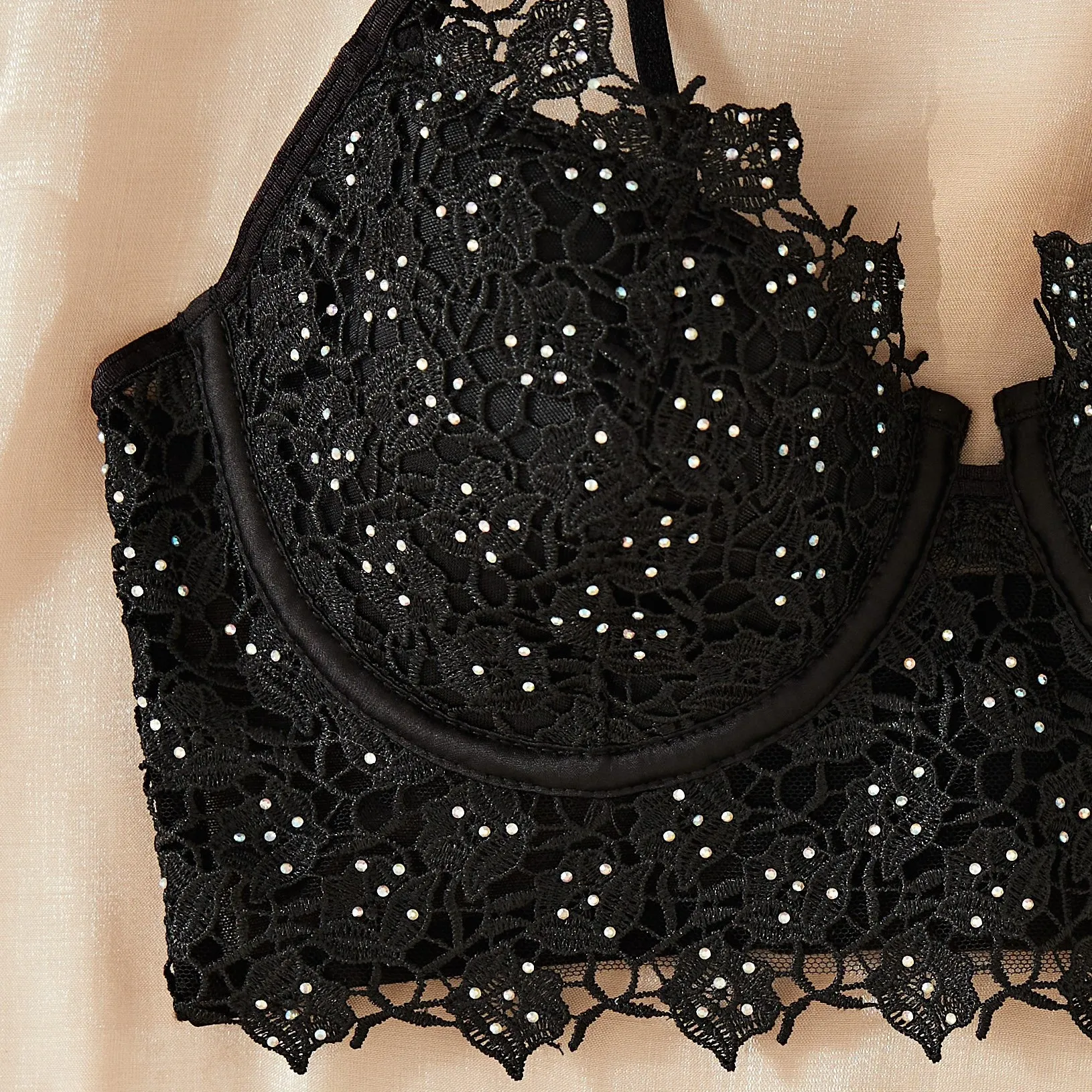 Black Lace wired back closure Full-Coverage Bralette - Image 4
