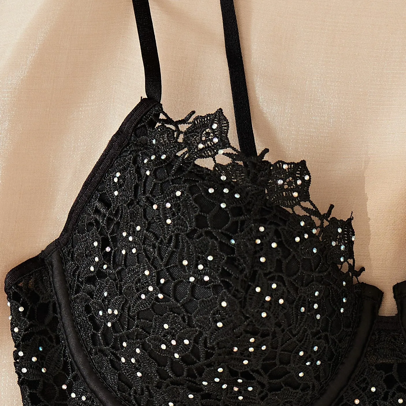 Black Lace wired back closure Full-Coverage Bralette - Image 5