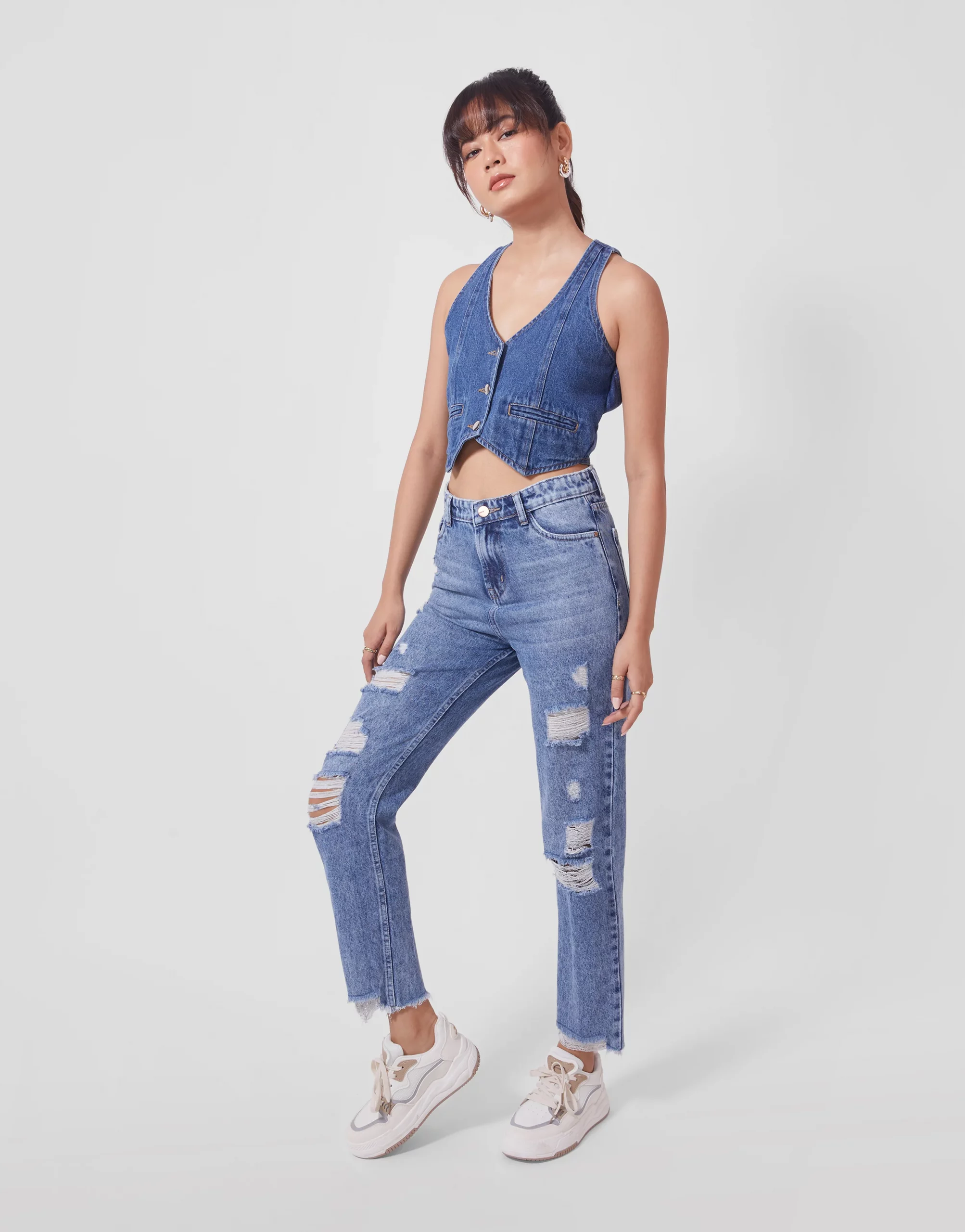 DISTRESSED STRAIGHT FIT JEANS - DARK WASH