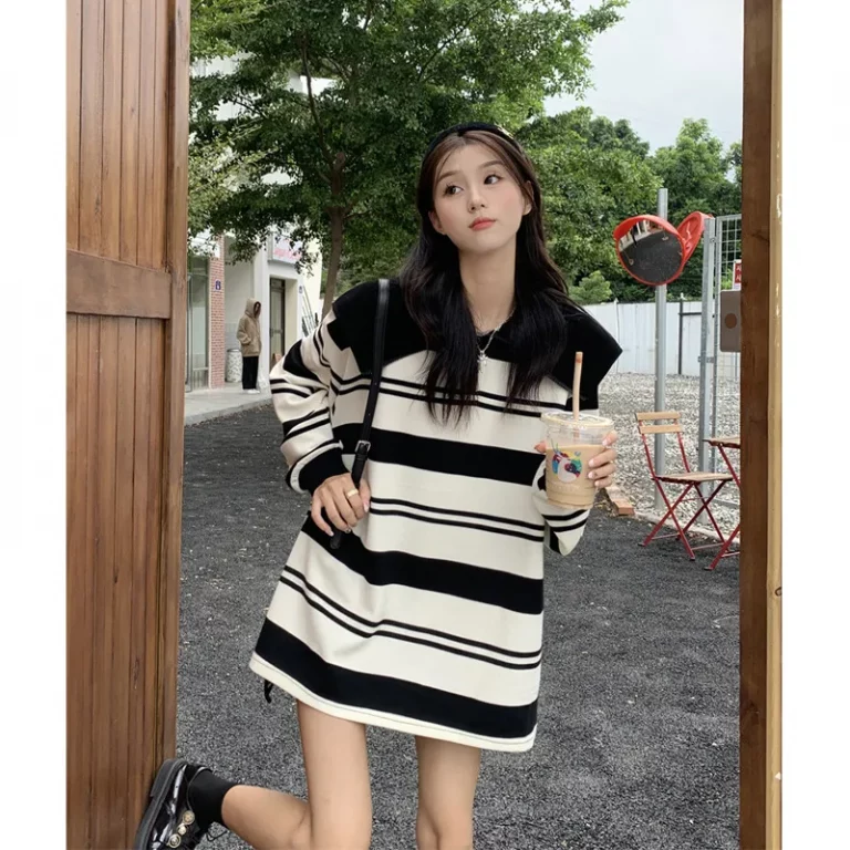 Collar Down Striped Loose Sweatshirt - Image 1