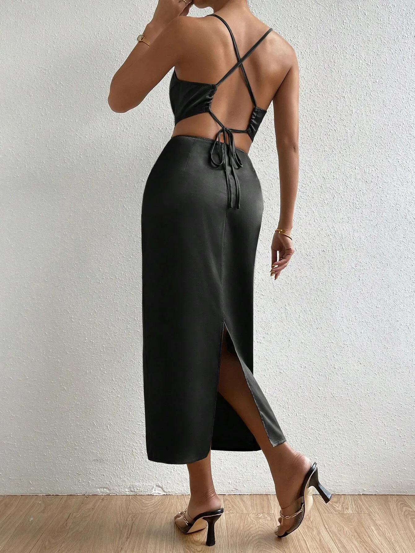 Black Sweetheart Neck Midi Dress - Image 4