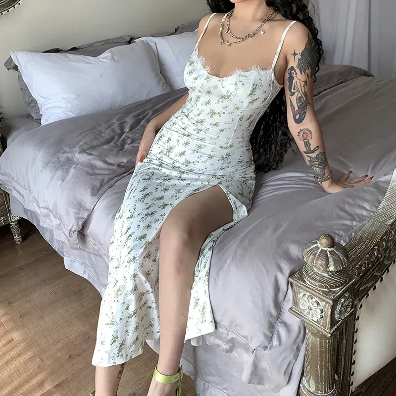 Green Floral Sweetheart Neck Midi Dress - Image 3