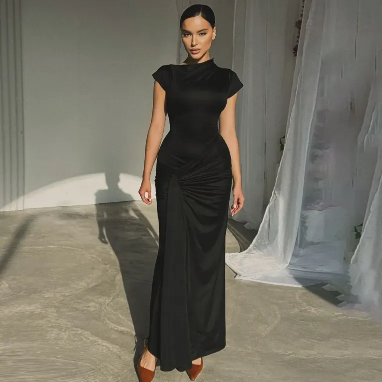 Black Solid Bodycon Dress - Image 1