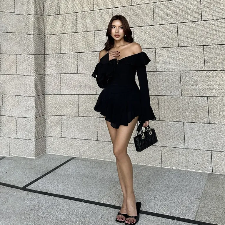 ★AMI PARIS★ Mini Off Shoulder Ribbed One Piece Black FDR00 AMI PARIS - BLACK OFF-THE-SHOULDER BODYSUIT – LE LABO STORE