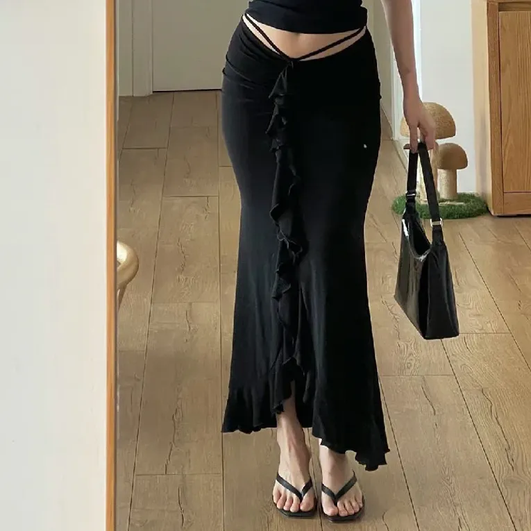 Black Solid Fit And Flare Skirt - Image 1