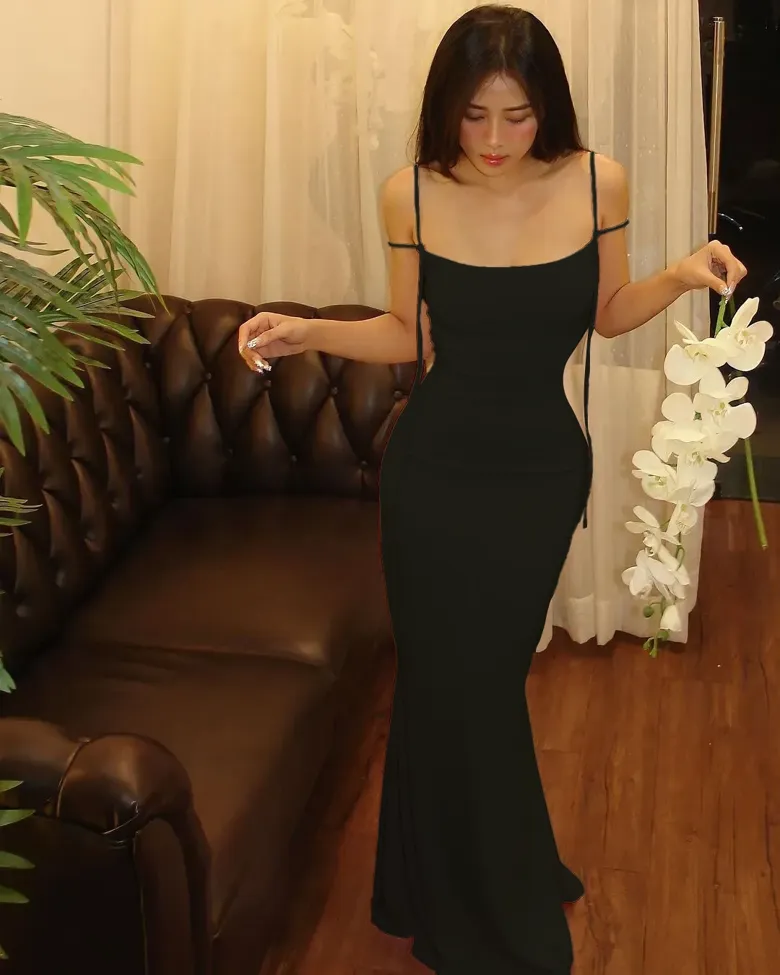 Mermaid Hem Strappy Maxi Dress - Image 1