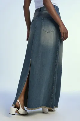 Blue Mid Rise Maxi Denim Skirt With Freyed Bottom Edge - NEWME
