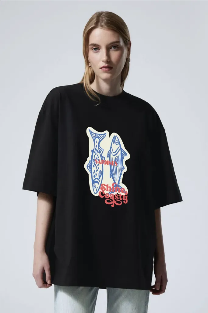 Black Oversized Graphic Print Tshirt - Image 1