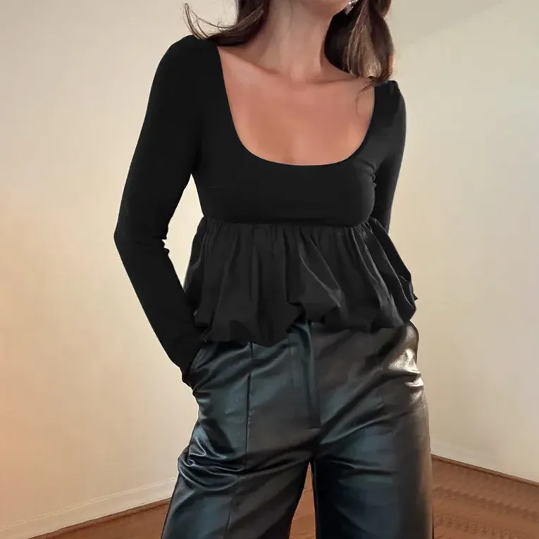 Black Solid Scoop Neck Peplum Top - Image 1