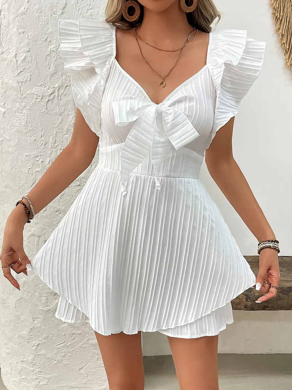 ★新品未使用MEDI RUFFLE KNIT ROMPERS ☆ノベルティ付き☆ White Textured Sweetheart Neck Romper - NEWME