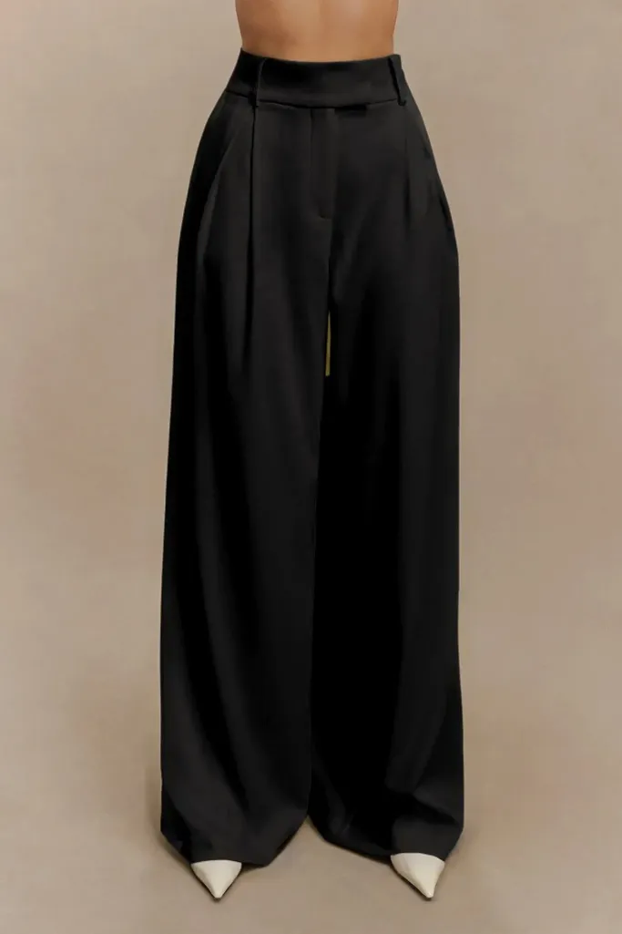 Black Solid Highrise Pleated Pants - Image 1