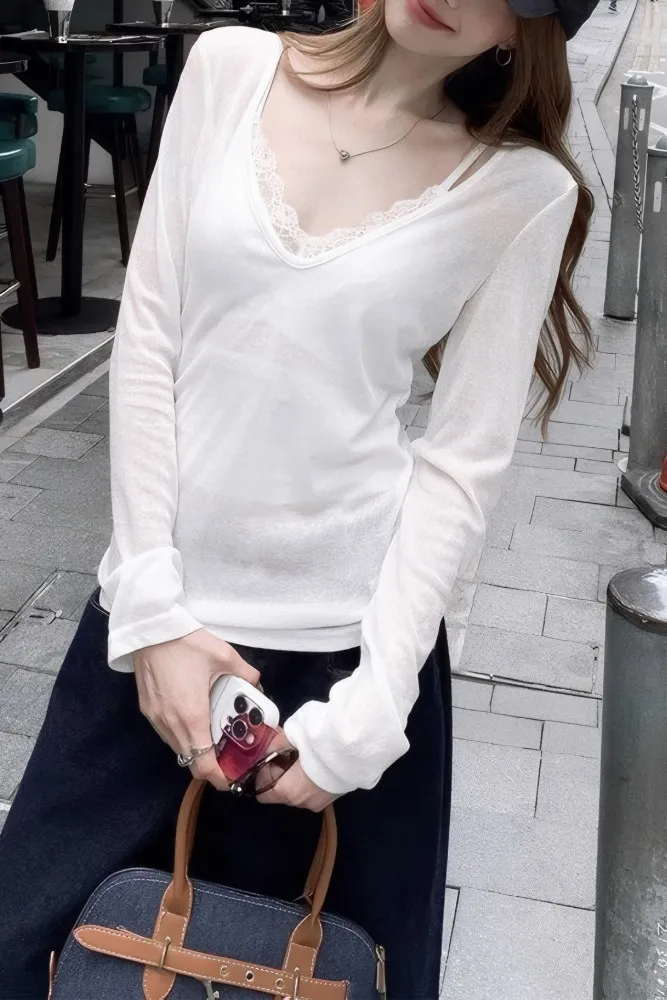 White Solid Regular V-Neck T-Shirt - Image 1
