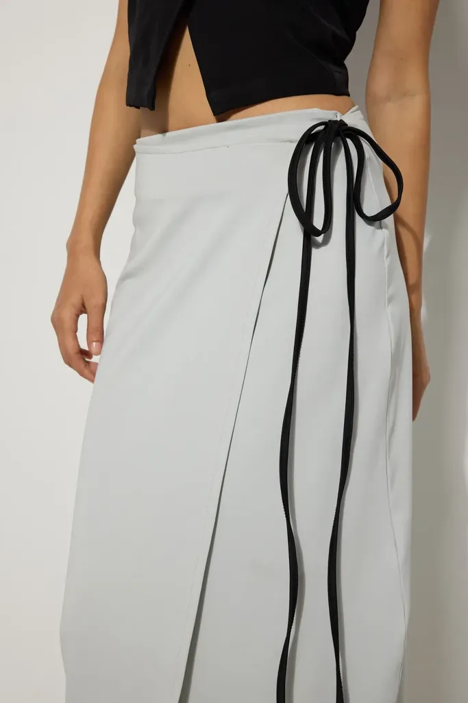 White Contrast Lace Knotted Skirt - Image 1