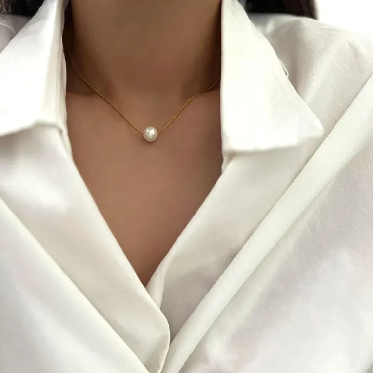 Imitation Opulent Pearl Pendant Necklace - Image 1