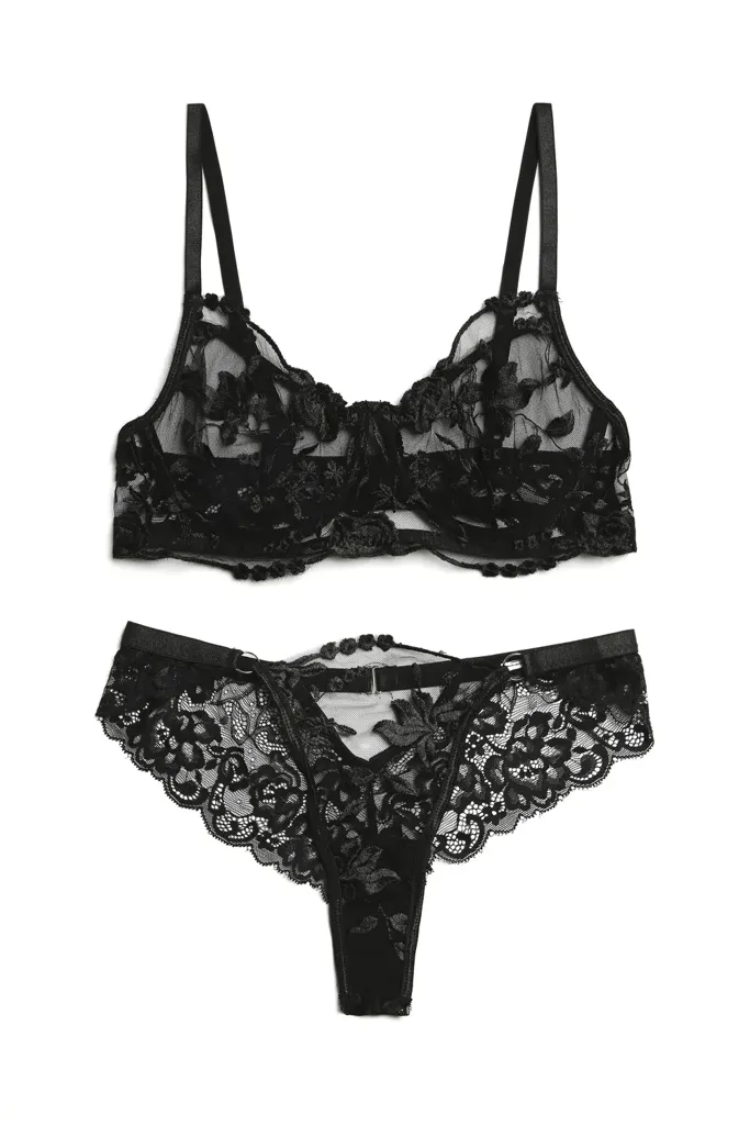 Black Lace Full-Coverage wired Matching Set - Image 1