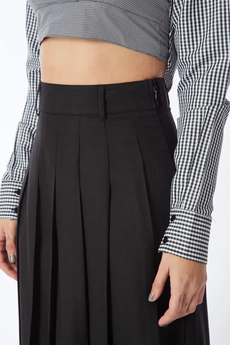 Black Solid Pleated Midi Skirt - NEWME
