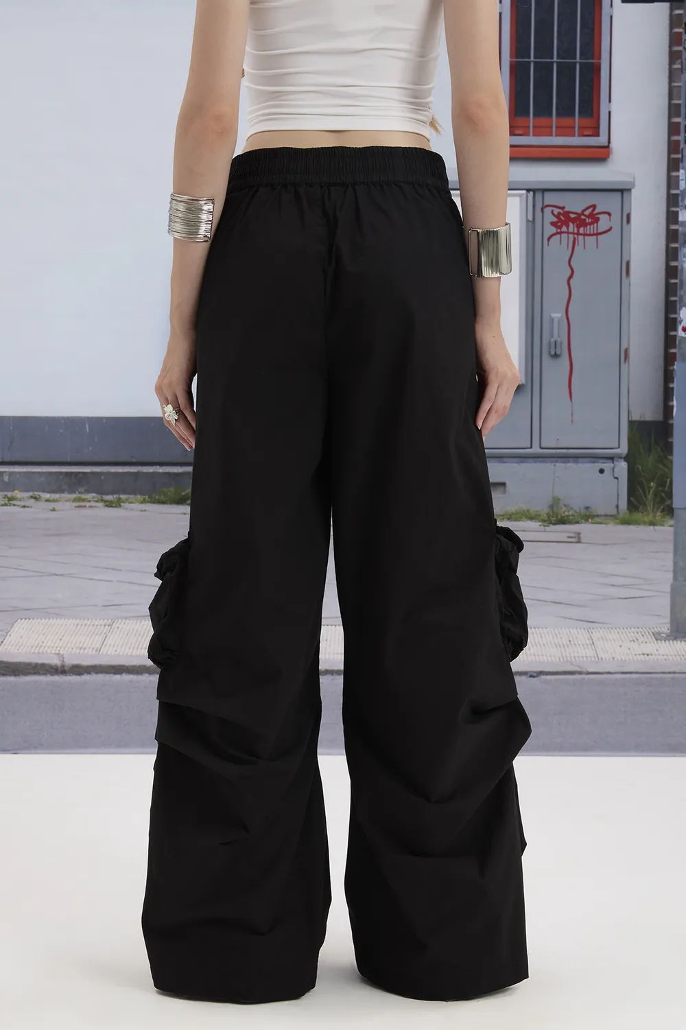 Black Highrise Cargo Pants - NEWME