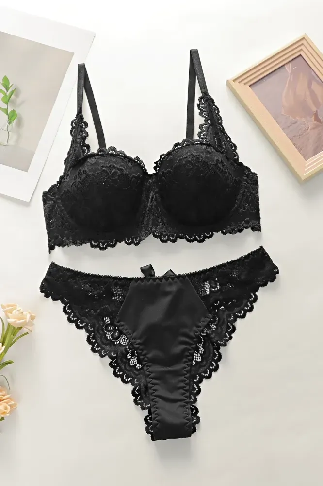 Black Lace Sweetheart Lingerie Set - Image 1