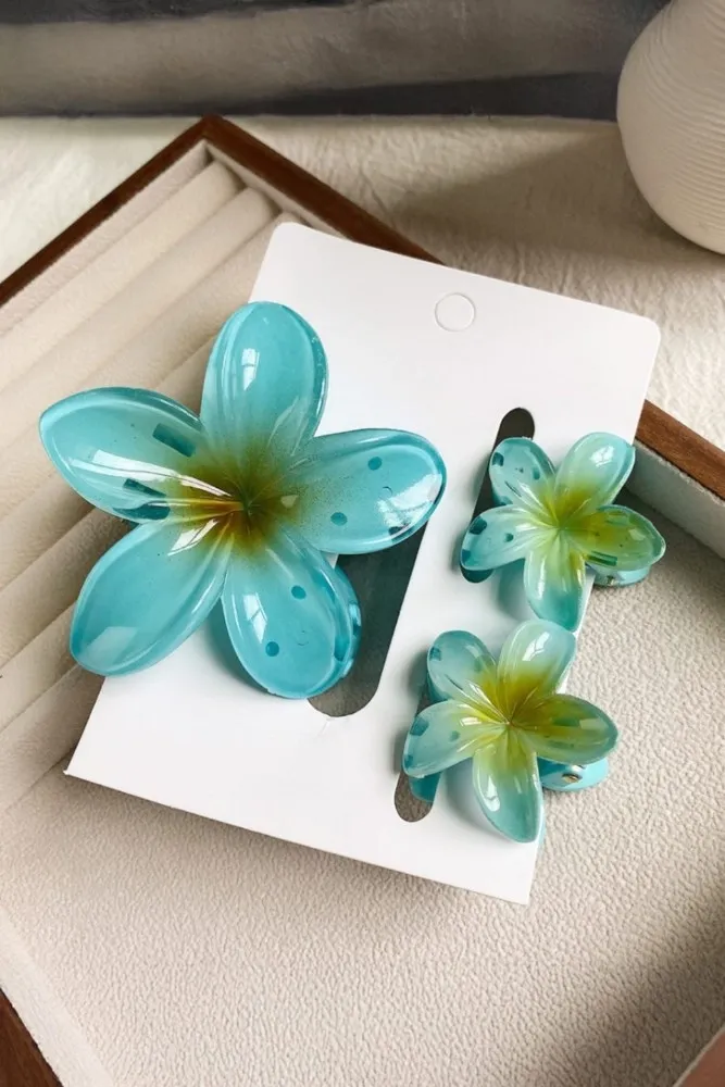Imitation Blue Floral Set Of Hair Clips - Image 1