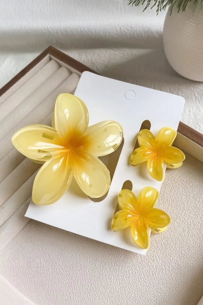 Imitation Yellow Floral Set Of Hair Clips - Image 1