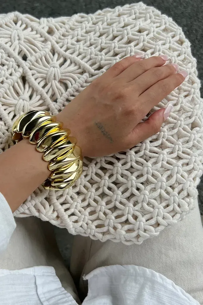 Imitation Golden Elegance Bracelet - Image 1