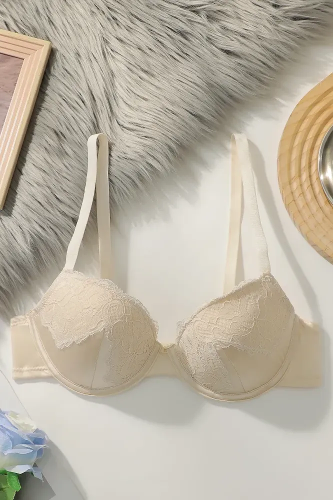 Off White Lace Sweetheart Bra - Image 1