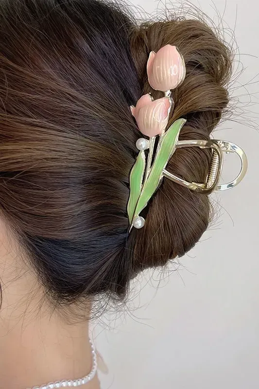 Light Pink Tulip Claw Hairclip - Image 1