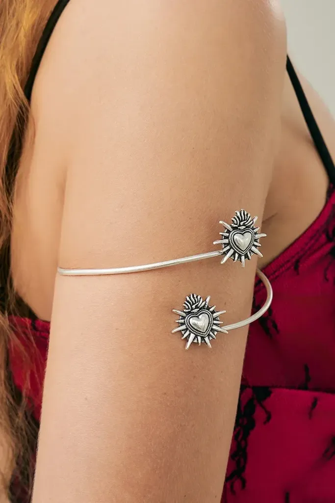 Silver Heart Chic Armlet - Image 1