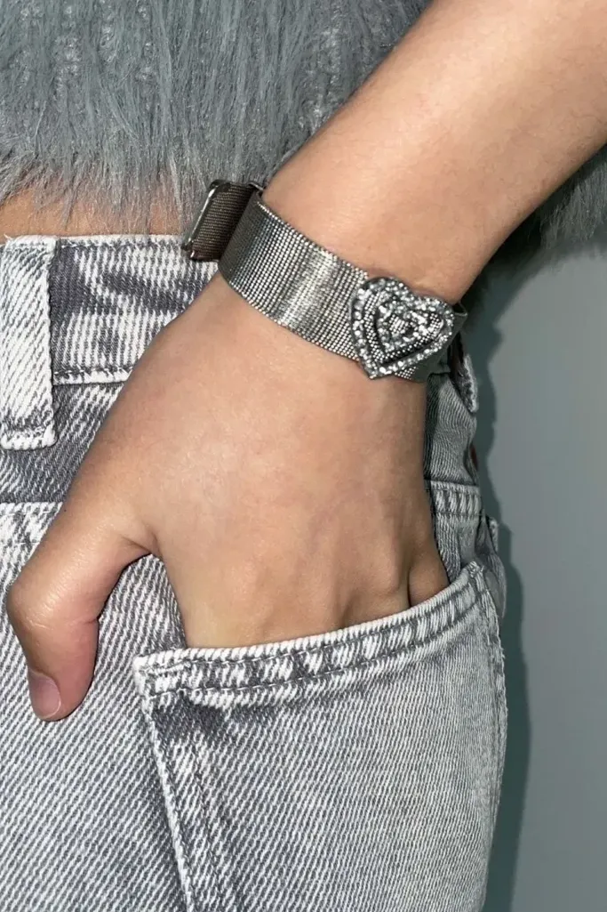 Silver Elegant Heart Bracelet - Image 1