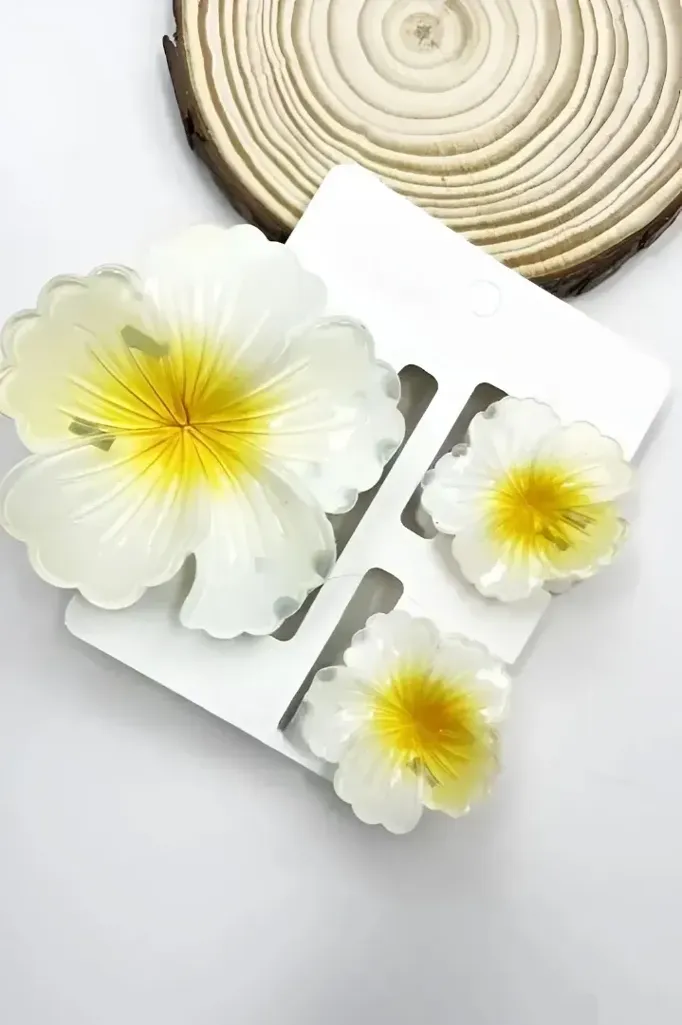 White Flower Hair Clip - Image 1