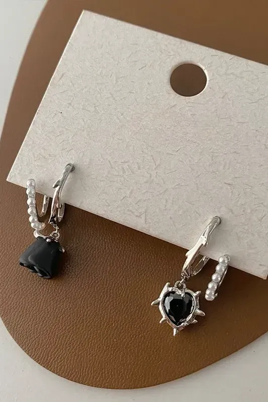 Silver Onyx Heart Earrings - Image 1