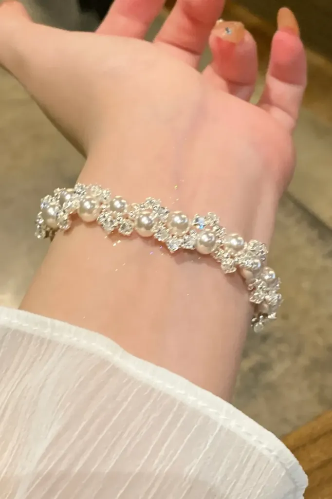 White Pearl Elegant Bracelet - Image 1