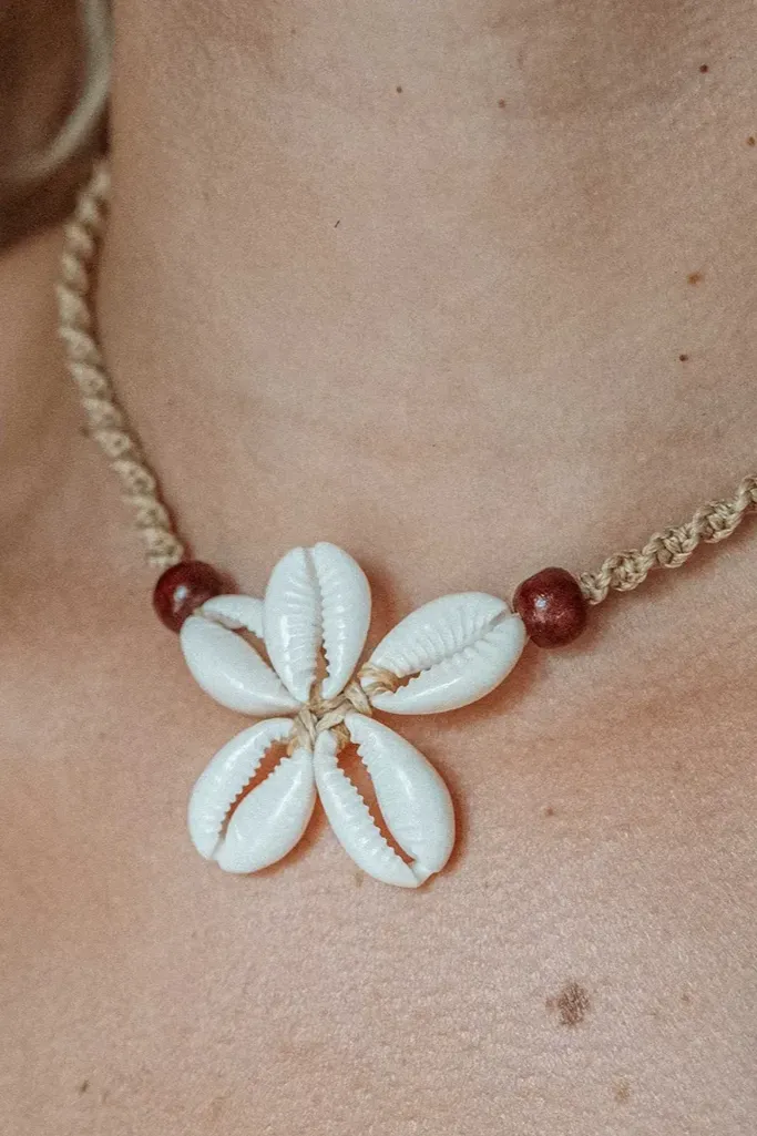 Beige Floral Chic Necklace - Image 1