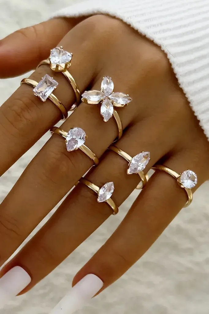 Golden Set Of 7 Elegant Rings - Image 1