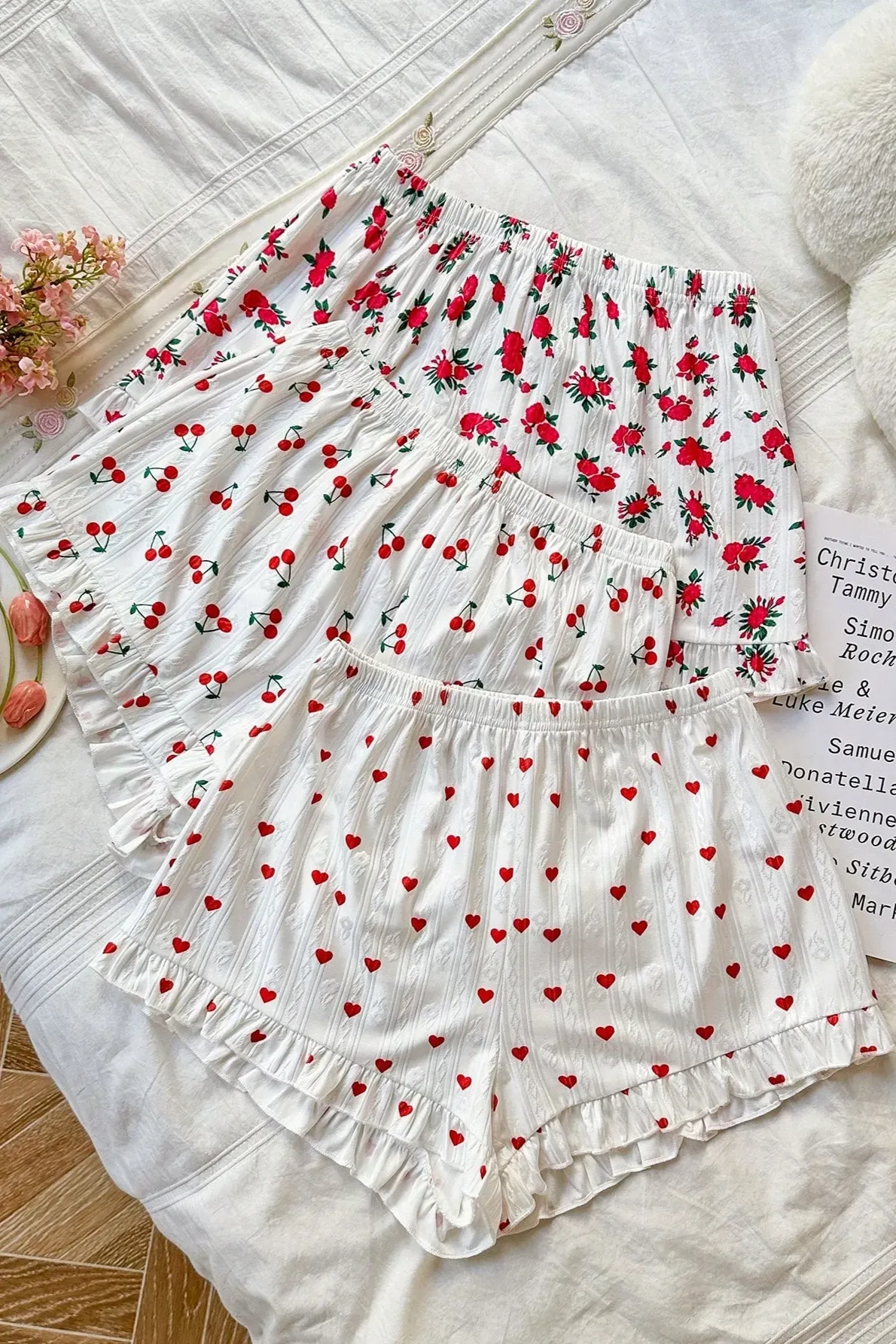 White Set Of 3 Ruffle Shorts - NEWME