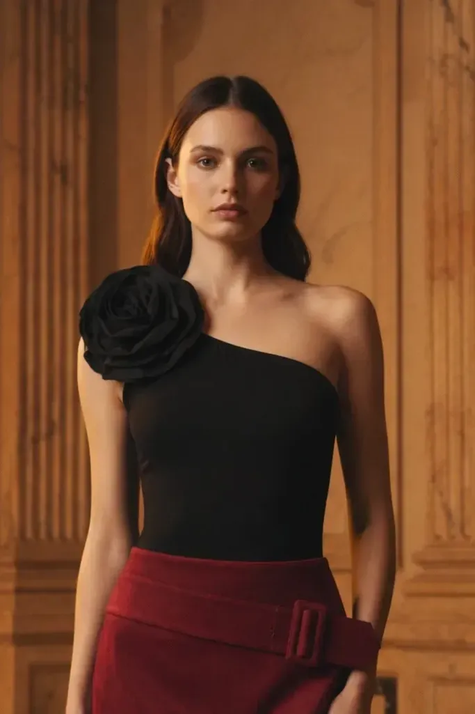 Black Solid One-Shoulder Bodysuit - Image 1