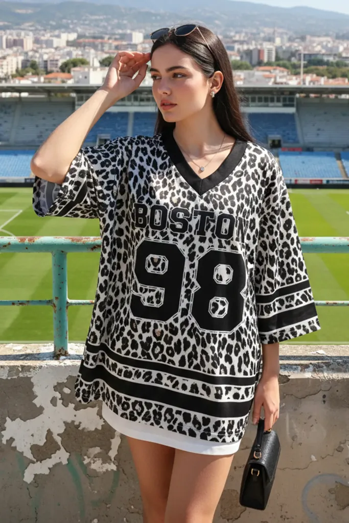 Off White Graphic V-Neck T-Shirt - Image 1