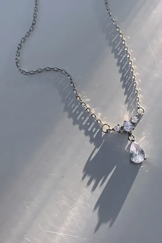 Silver Elegance Chic Necklace - Image 1