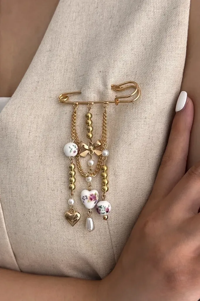 Golden Vintage Charm Floral Brooch - Image 1