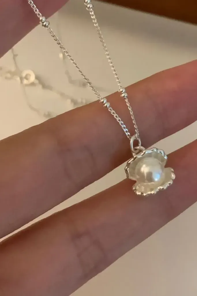 Silver Pearl Chic Necklace - Image 1