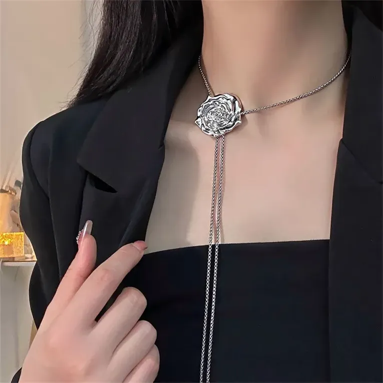 Silver Flower Elegance Necklace - Image 1