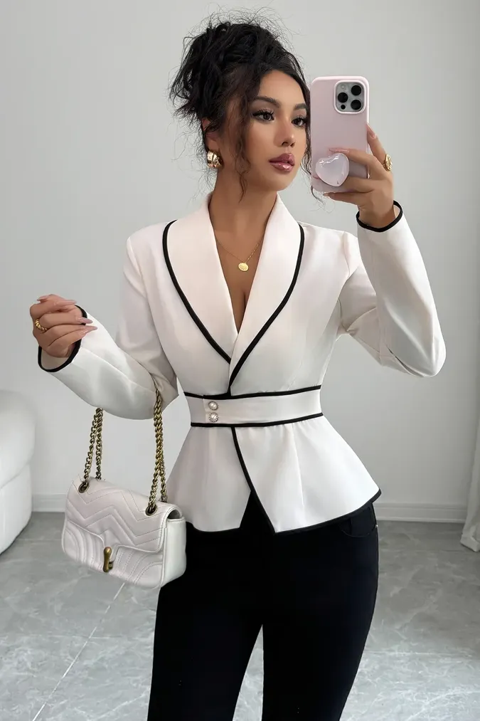 White Lapel-Collar Blazer - Image 1