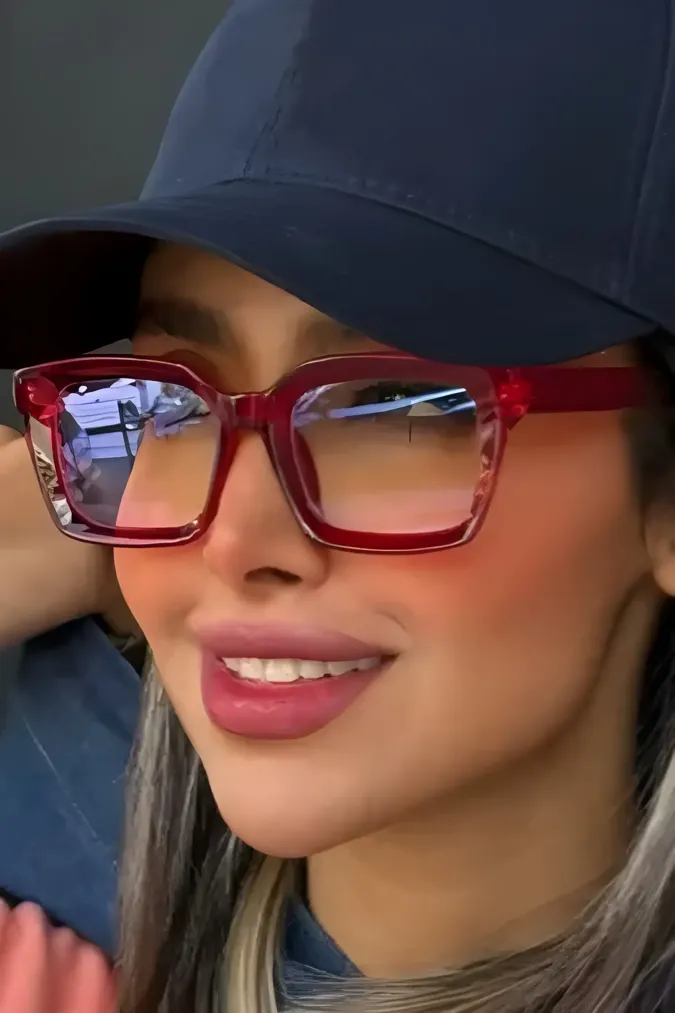 Red Solid Chic Sunglass - Image 1