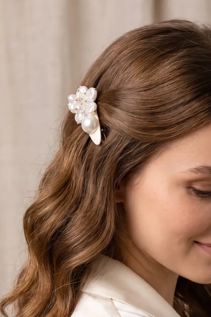 White Pearl Hair Clip - Image 1