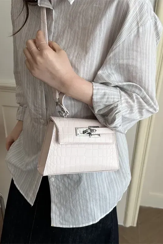 White Twist Lock Pu Bag - Image 1